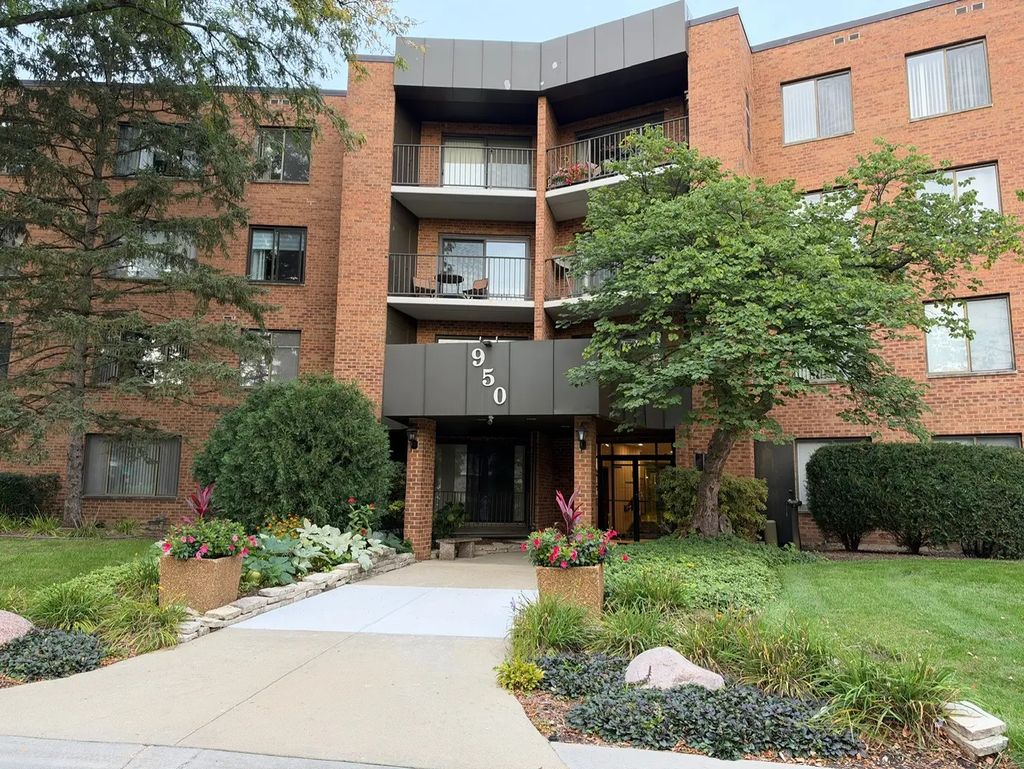 950 E Wilmette Road 121, Palatine