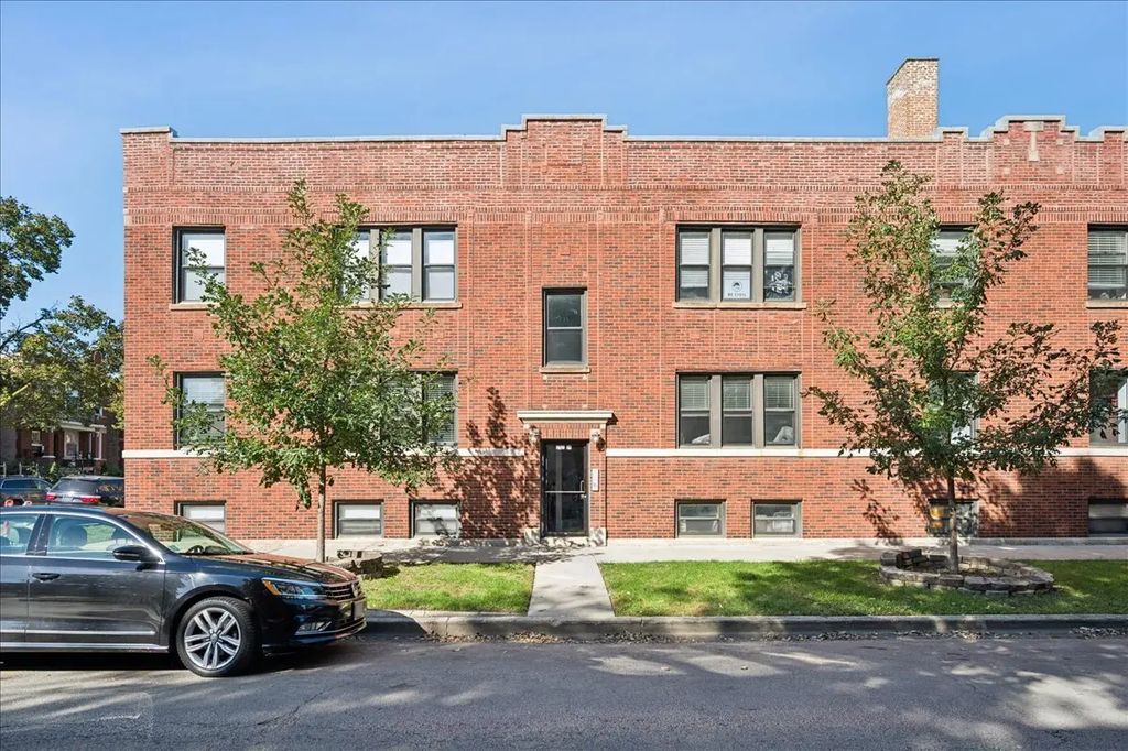 3318 W Byron Street 1, Chicago
