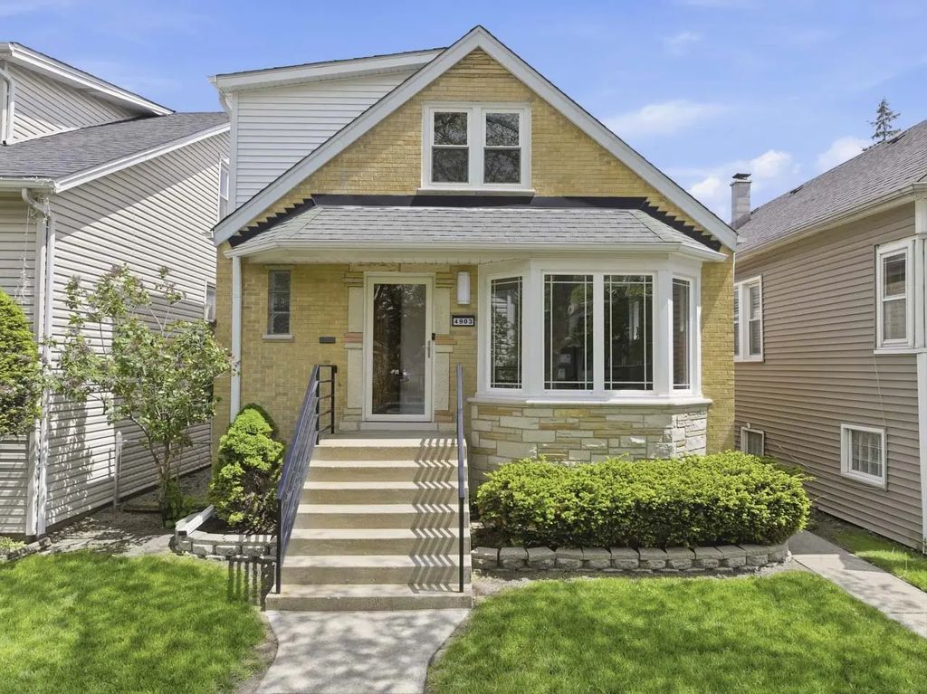 4903 N Moody Avenue, Chicago