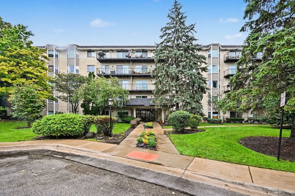 8620 Waukegan Road 511, Morton Grove