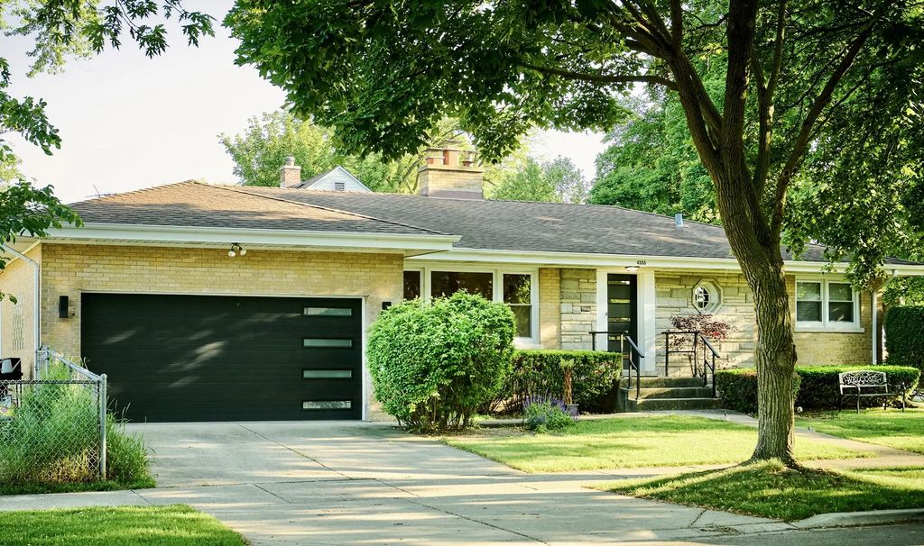 4555 Cleveland Street, Skokie
