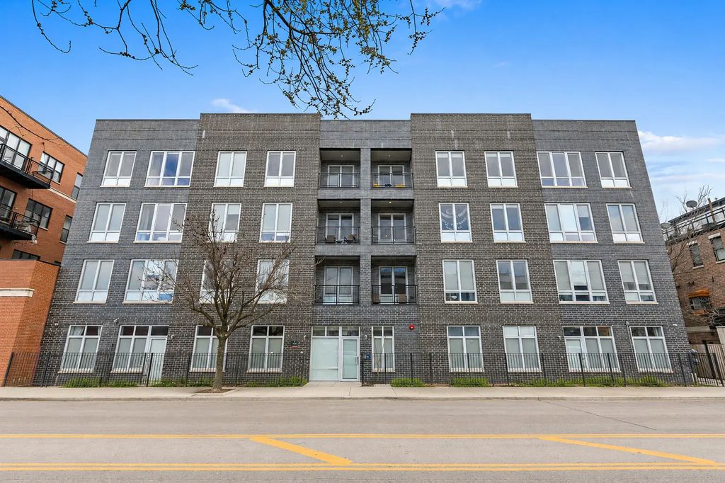 2217 W Madison Street 213, Chicago