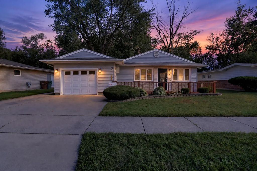 7 E Rocket Circle, Park Forest