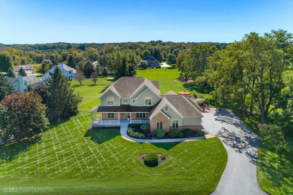 2307 Red Oak Lane, Johnsburg