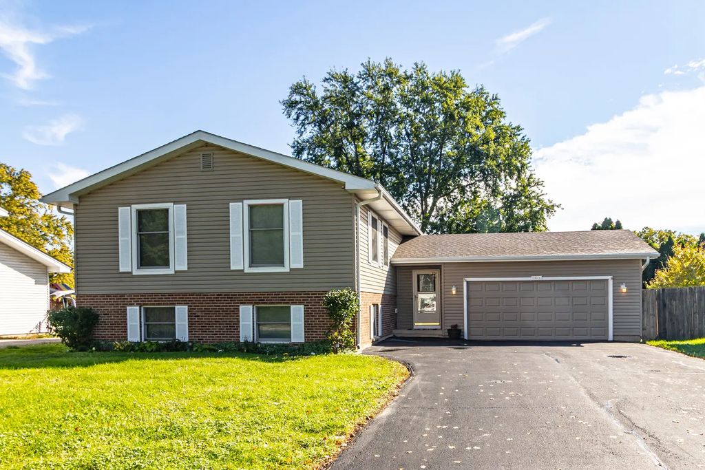 103 Hickory Drive, Lindenhurst
