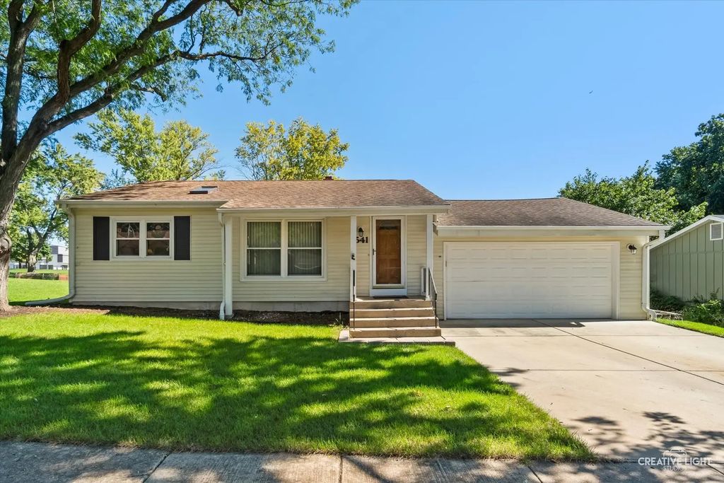 541 Dean Drive, South Elgin