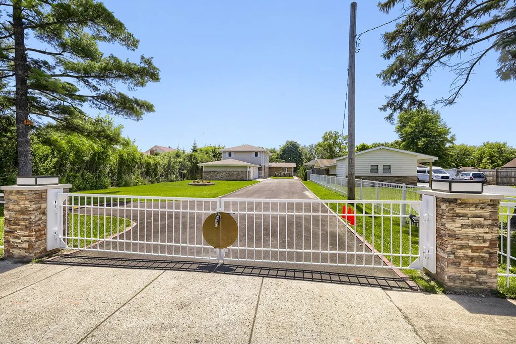 1325 E Lake Avenue, Glenview