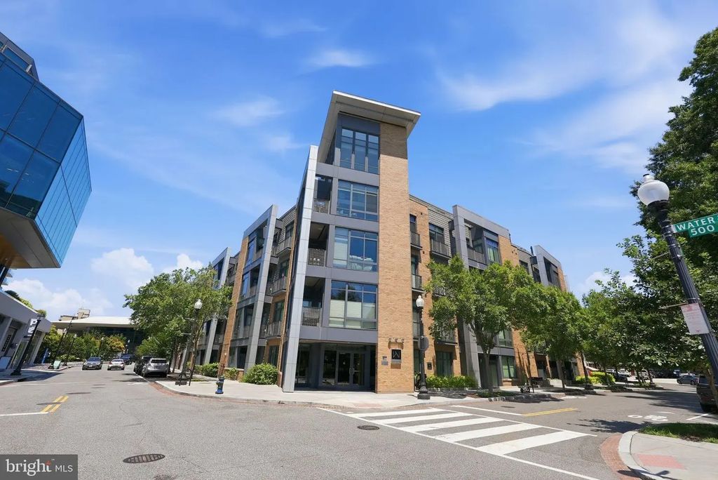525 Water Street 428, Washington