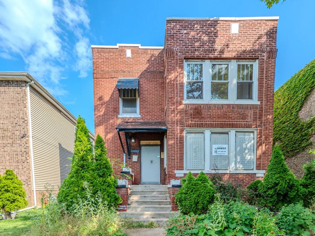 7951 S Clyde Avenue, Chicago