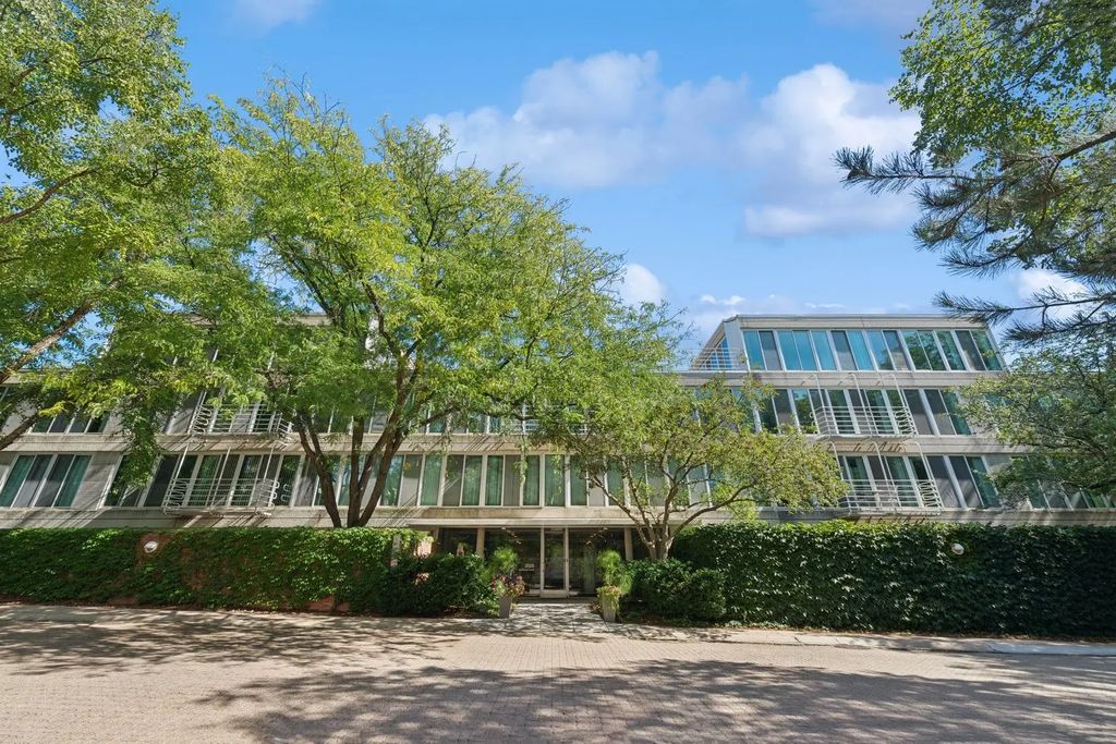 2525 Wellington Court 302, Evanston