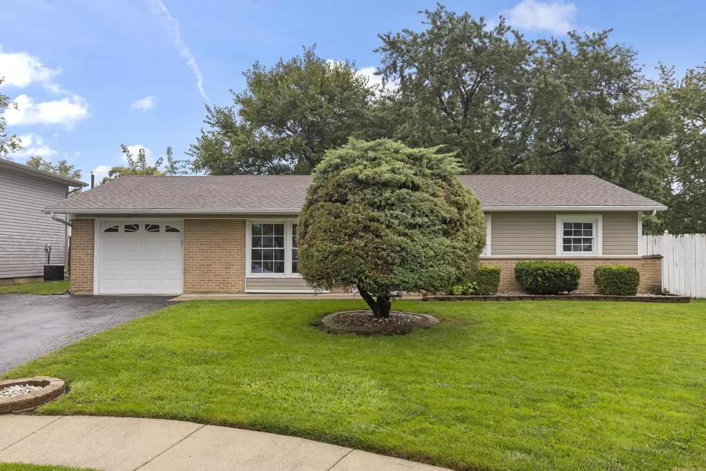 7795 Sherwood Circle S, Hanover Park