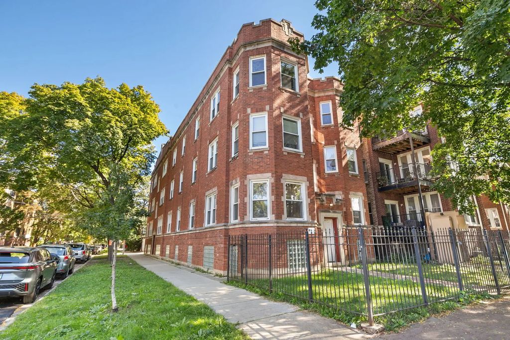 4857 N Lawndale Avenue 202, Chicago