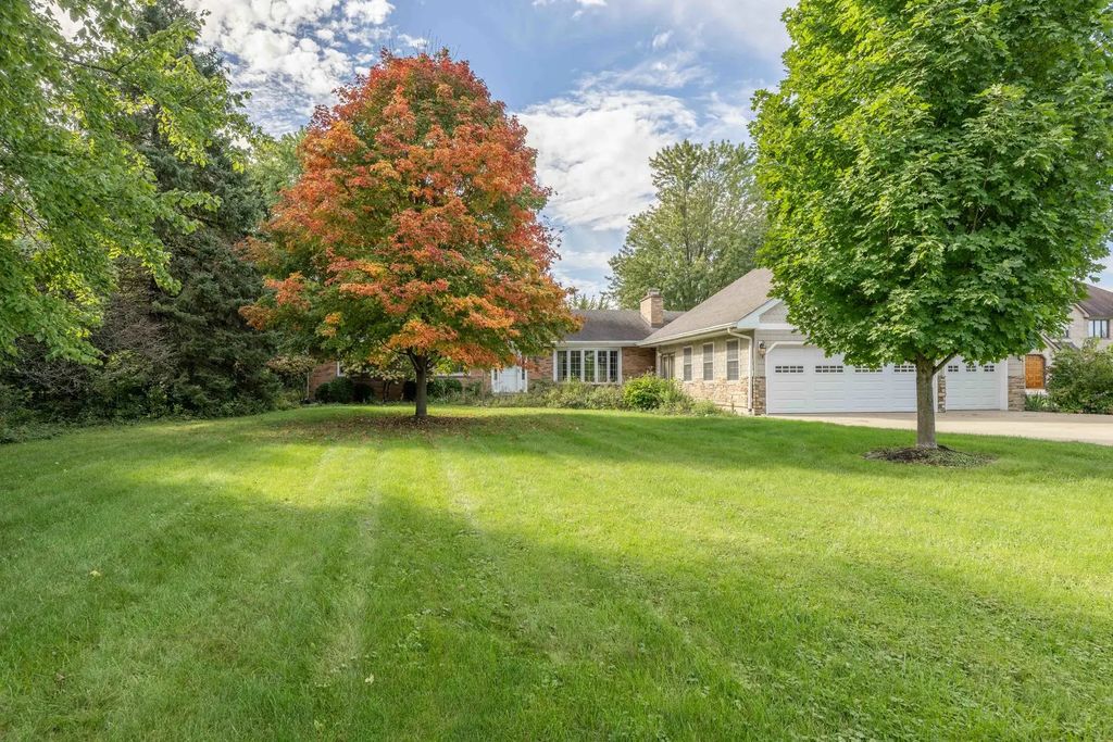 1985 Reckinger Road, Aurora