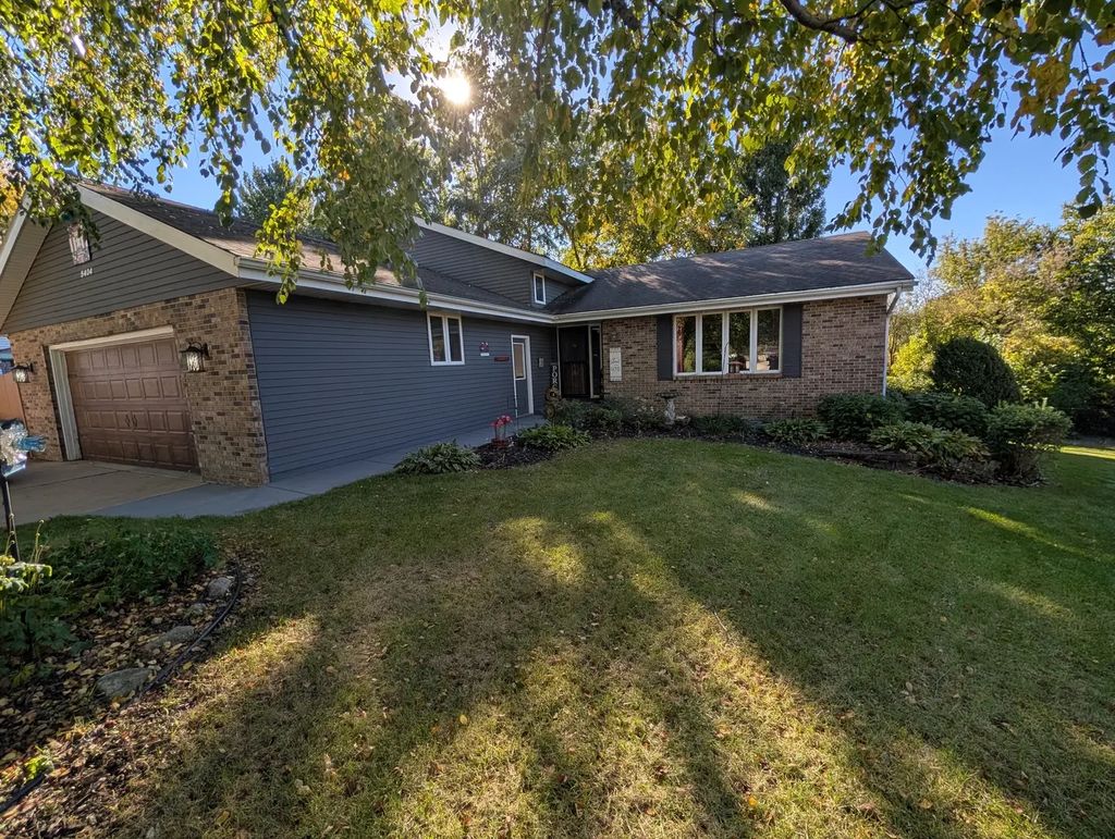 5404 Chapel Hill Court, Rockford