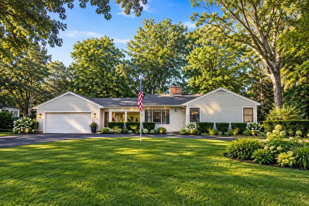 7302 Hillside Road, Crystal Lake