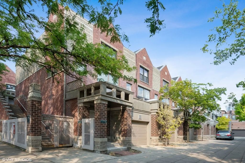 2757 N Wayne Avenue A, Chicago
