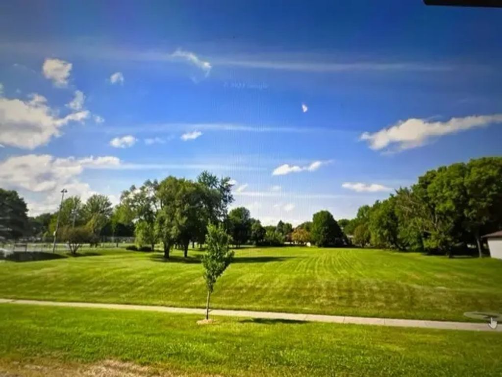 900 N Wolf Road, Mount Prospect
