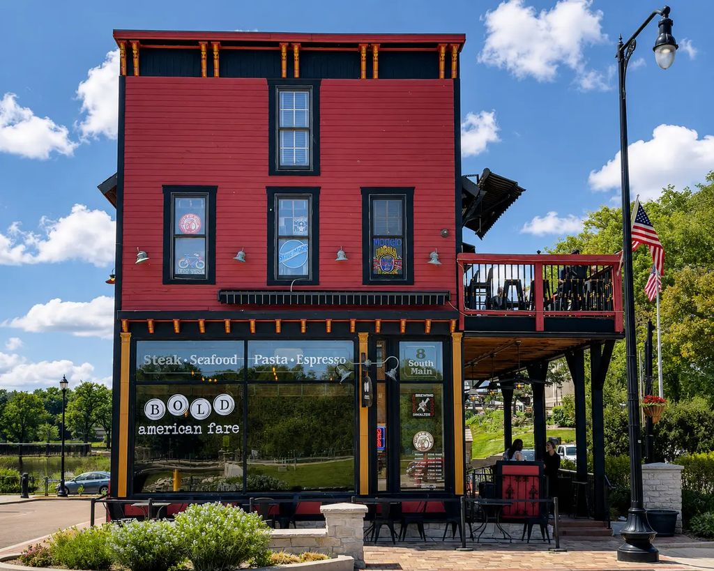8 S Main Street, Algonquin