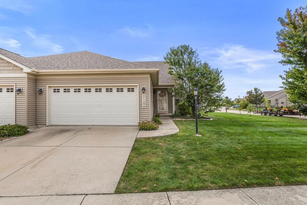 2108 S Stonebrooke Court, Urbana