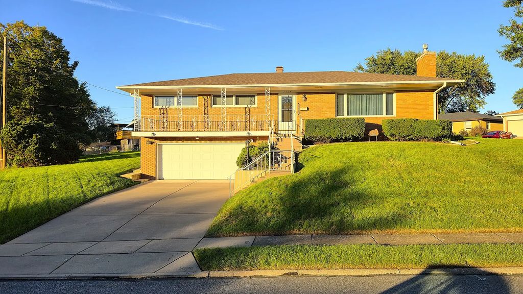 2214 W Hayes Street, Davenport