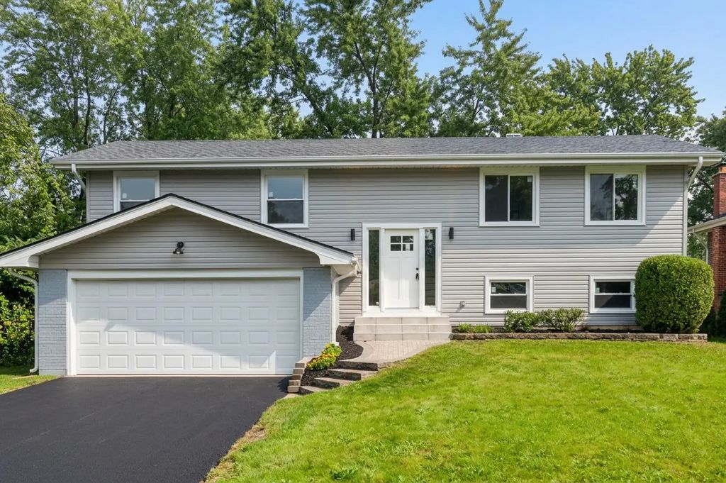 1075 Lancaster Court, Hoffman Estates