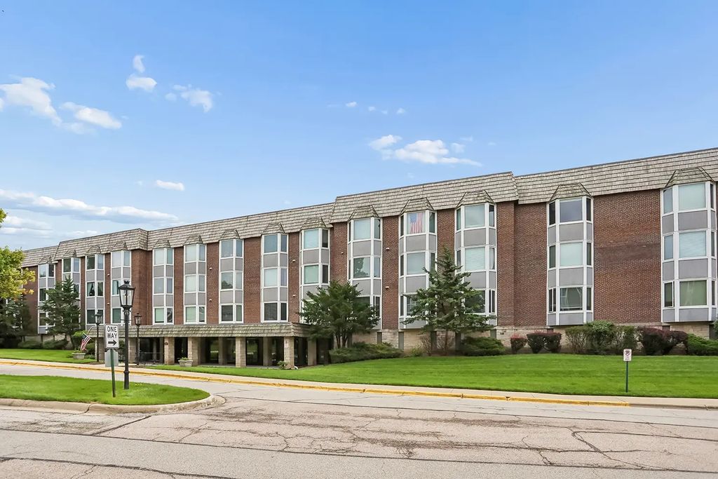 201 Thames Parkway 3a, Park Ridge