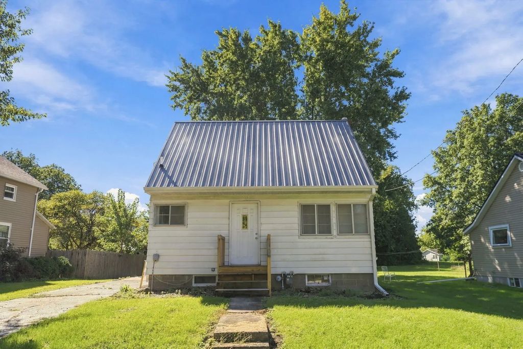 303 W Main Street, Atkinson