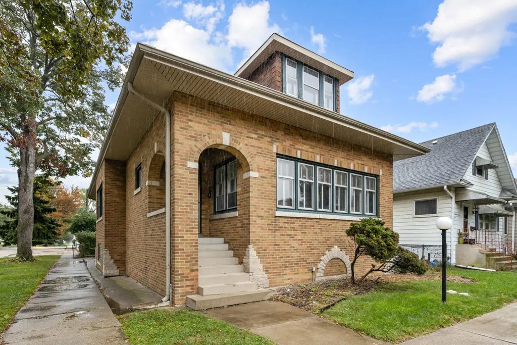 900 Lathrop Avenue, Forest Park