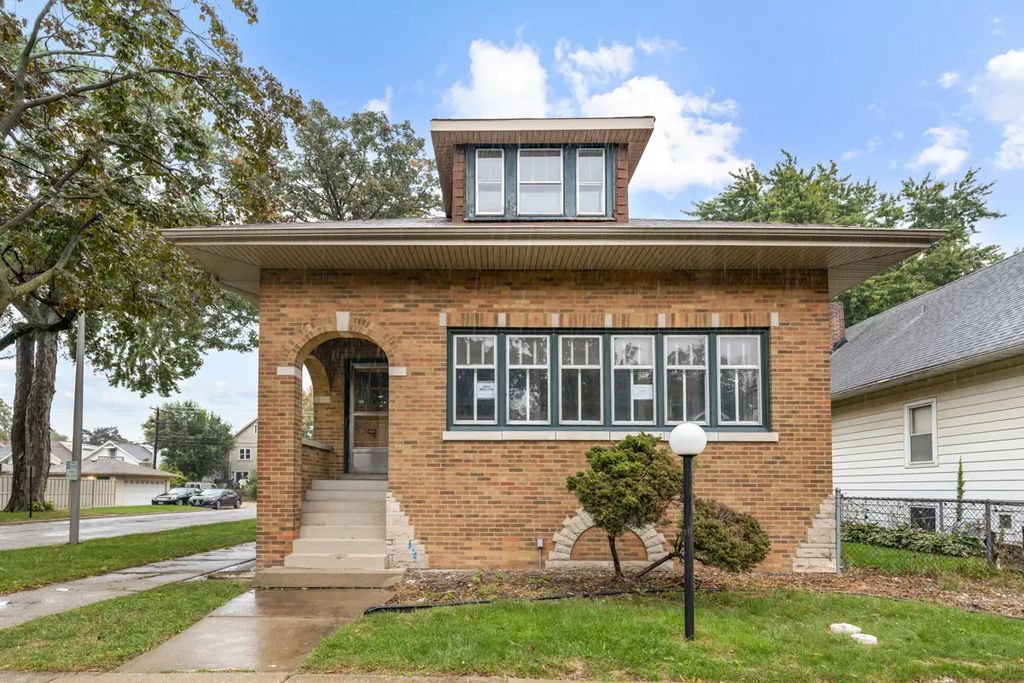 900 Lathrop Avenue, Forest Park