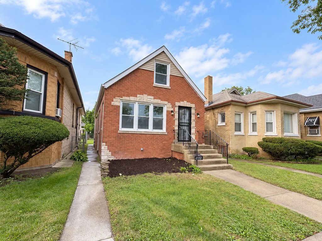 8332 S Oglesby Avenue, Chicago