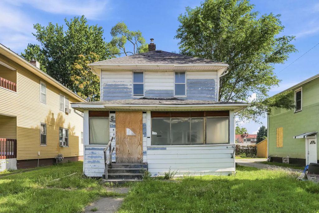 1121 15th Avenue, Rock Island