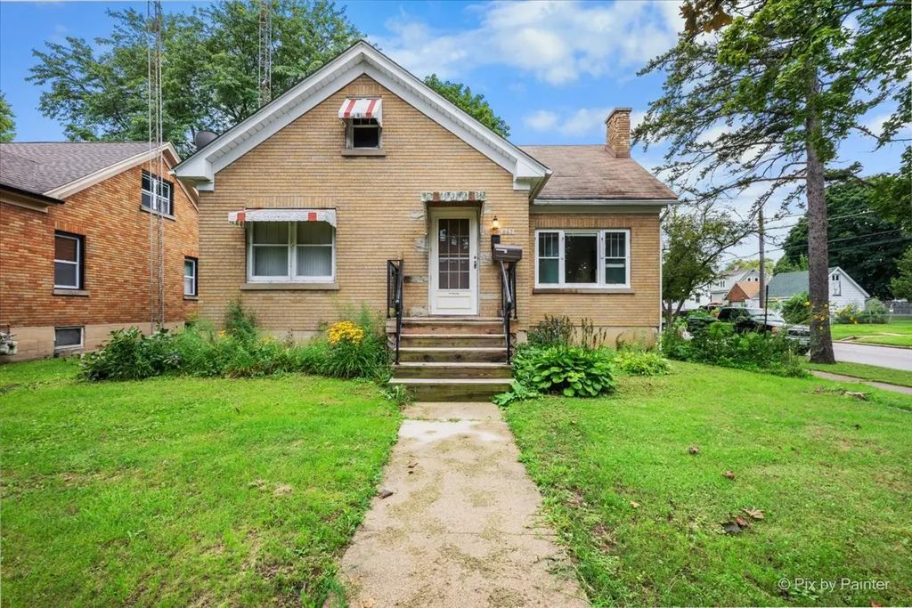 867 Clay Street, Woodstock