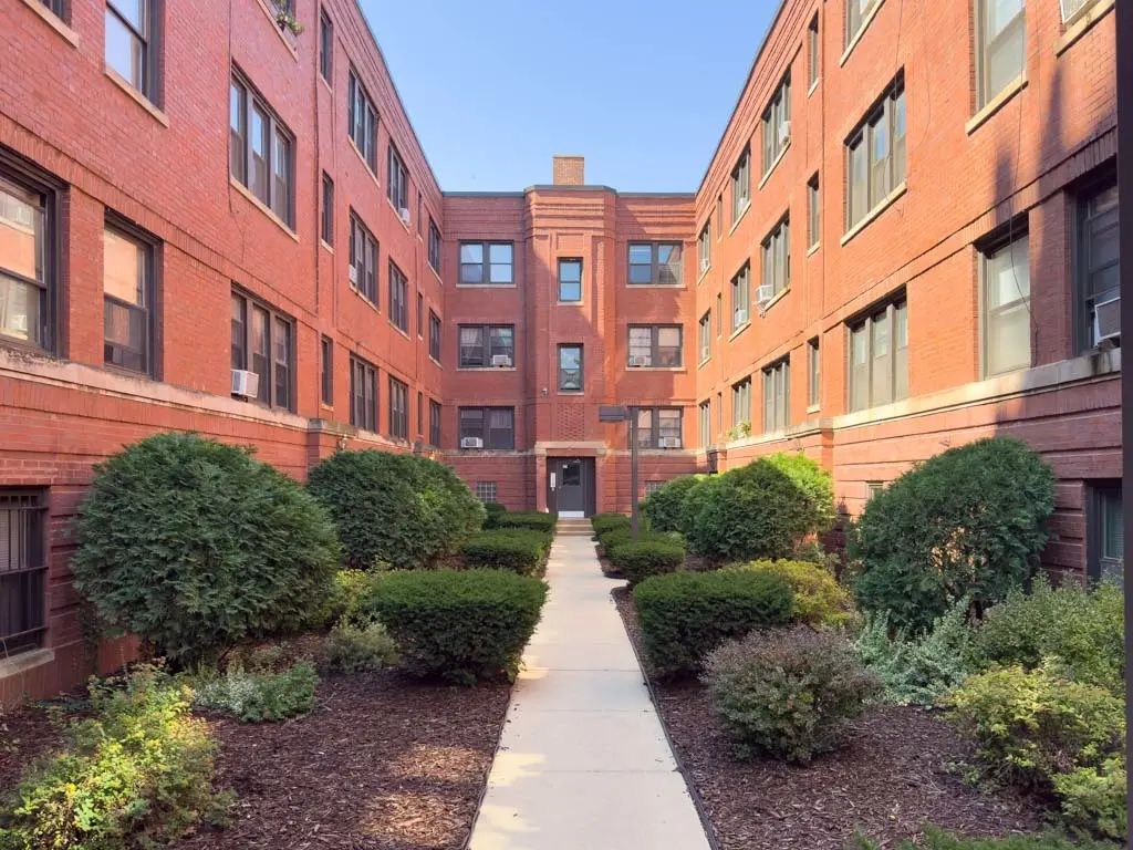 5744 N Winthrop Avenue 205, Chicago