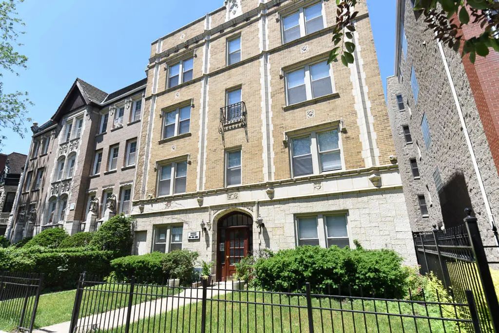 640 W Wrightwood Avenue 211, Chicago