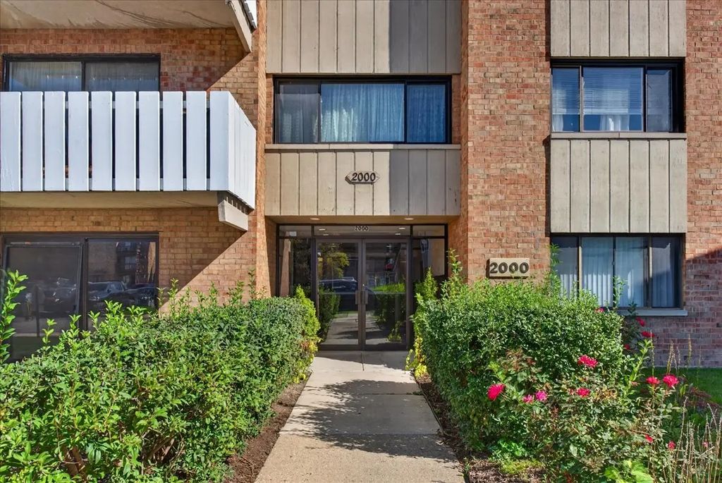2000 Bayside Drive 313, Palatine