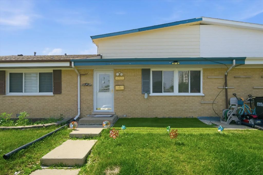 9005 Sherry Lane, Des Plaines