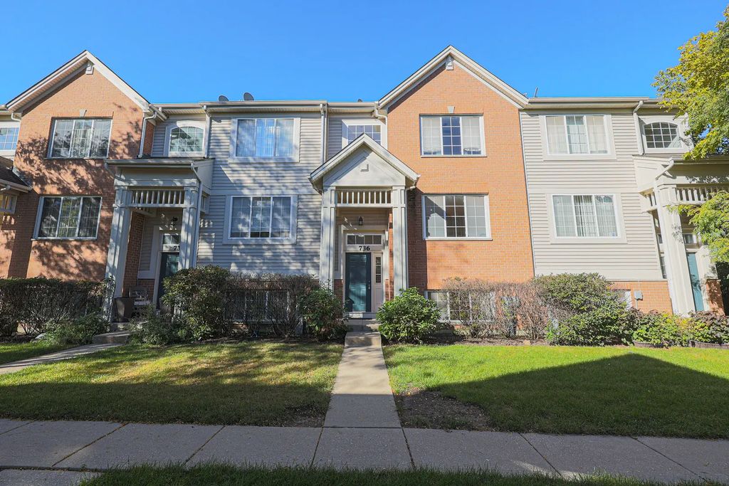 736 Hanbury Drive, Des Plaines