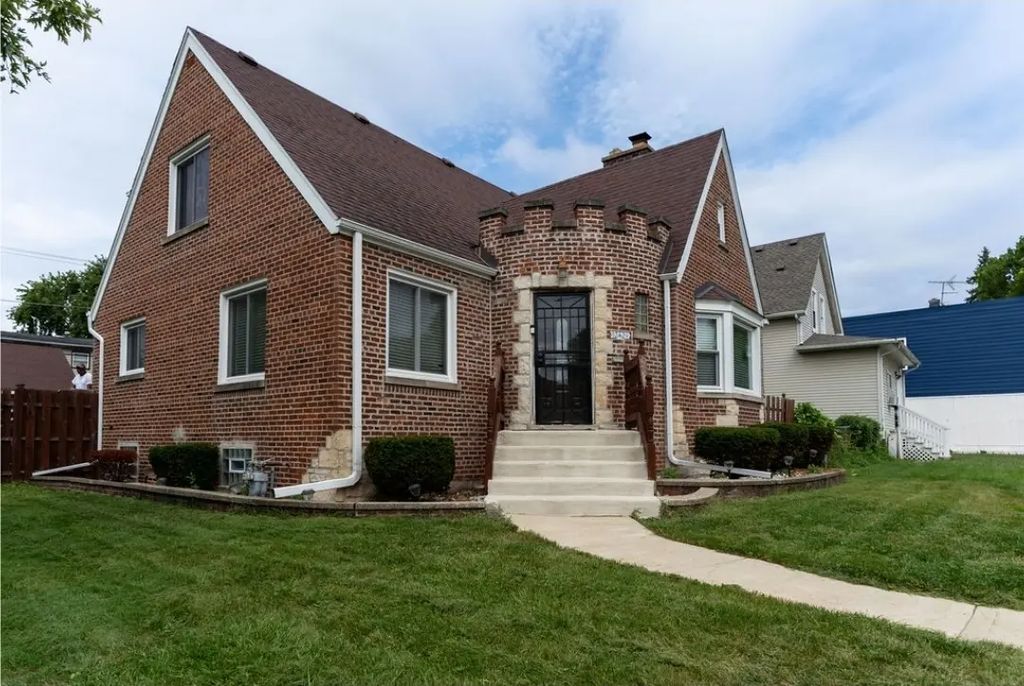 12424 Maple Avenue, Blue Island