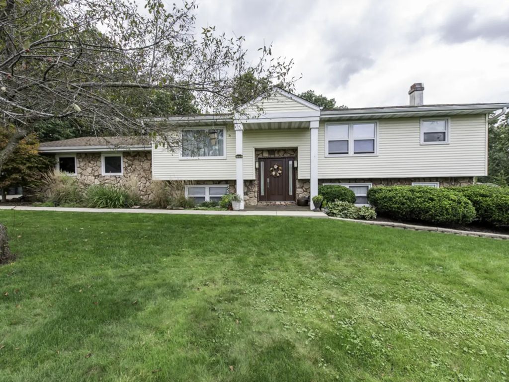 38970 N Northwoods Drive, Wadsworth