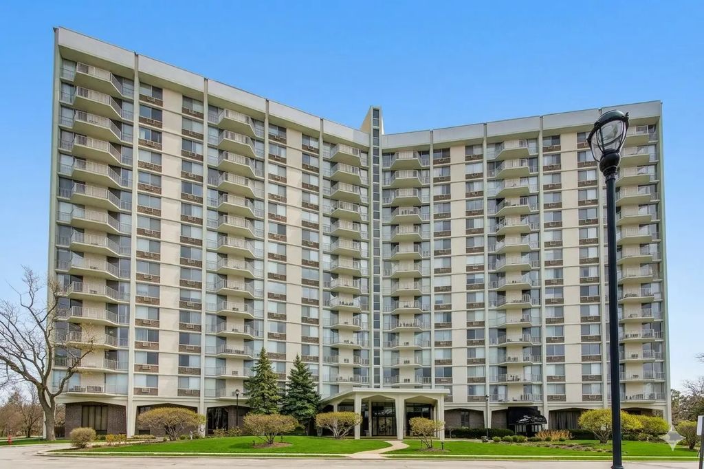 40 N Tower Road 16n, Oak Brook