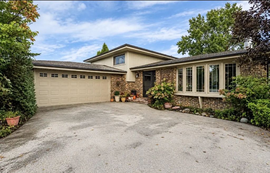 8740 W 99th Street, Palos Hills