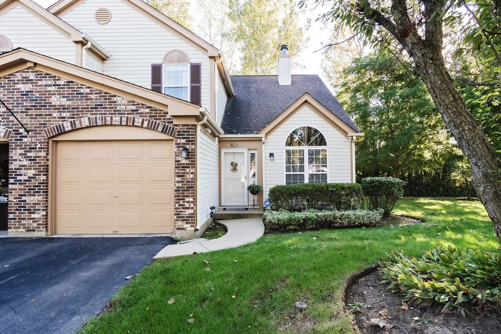 821 E Saratoga Circle, Island Lake