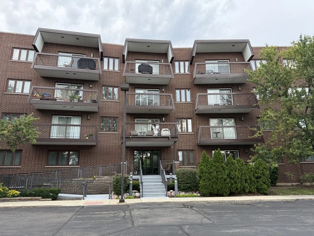 350 E Dundee Road 301, Buffalo Grove