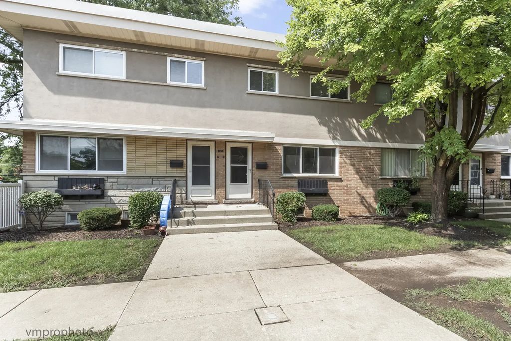 606 S Milwaukee Avenue B, Libertyville