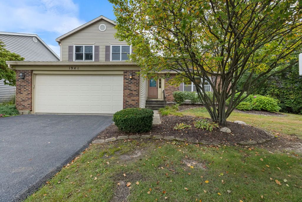1941 S Valley Road, Lombard