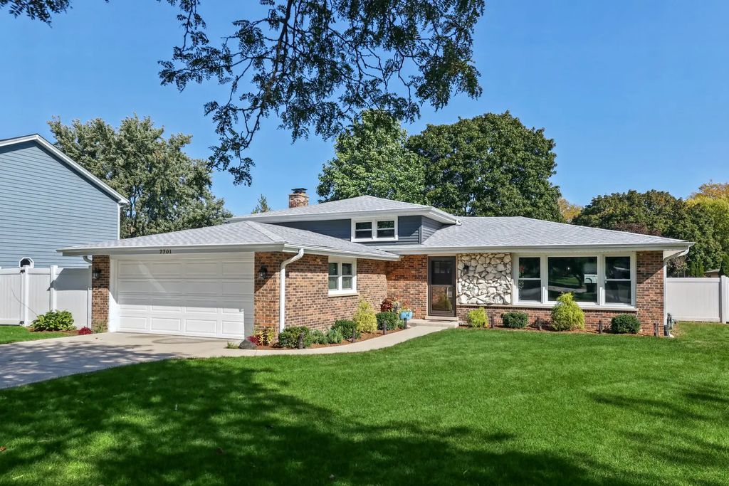 7701 Florence Avenue, Darien