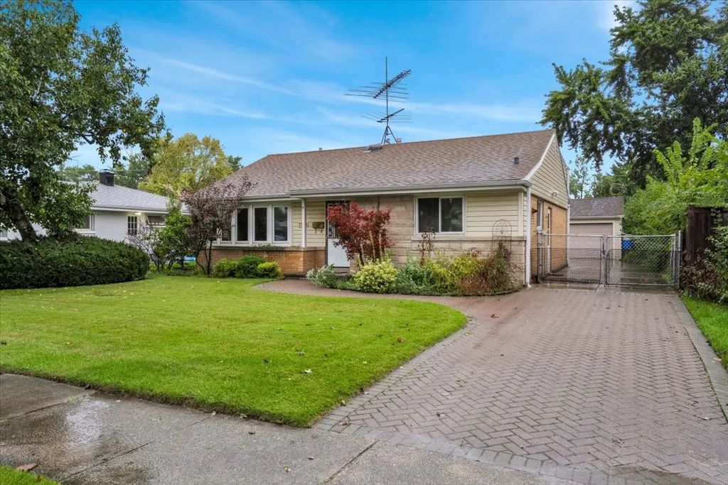 7348 Davis Street, Morton Grove