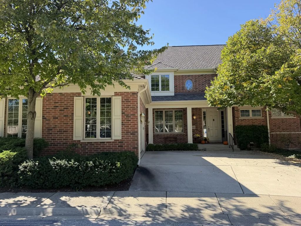 2060 Claridge Court, Northbrook