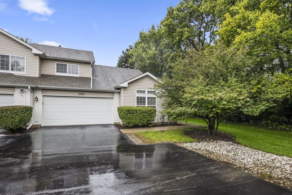 1729 Waterford Road, North Aurora