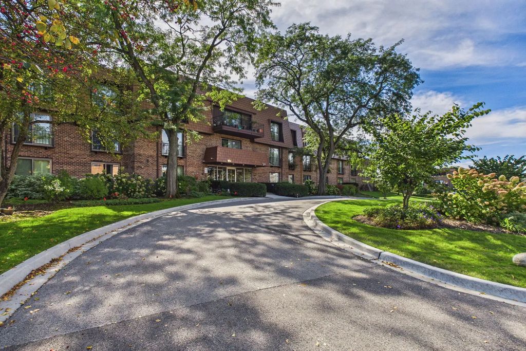 3900 Dundee Road 305, Northbrook
